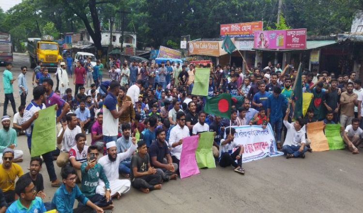 কোটা বাতিলের দাবিতে সারাদেশে অবরোধ